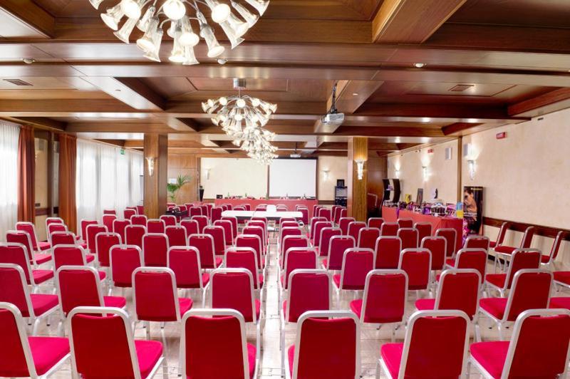 Hotel Al Pino Verde กัมโปซัมปิเอโร ภายนอก รูปภาพ