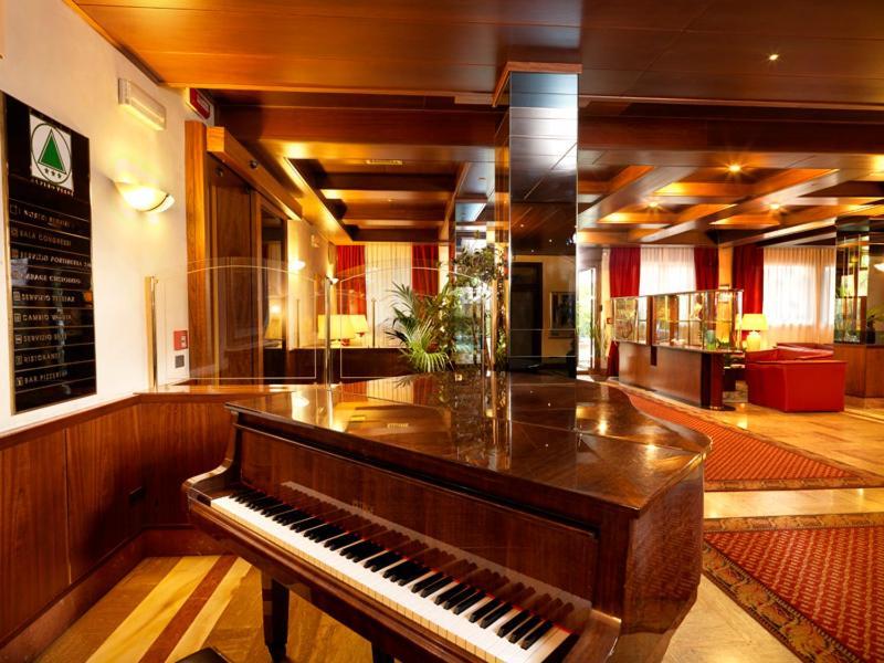 Hotel Al Pino Verde กัมโปซัมปิเอโร ภายนอก รูปภาพ