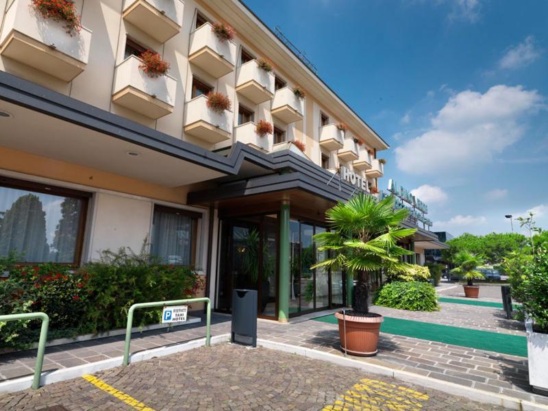 Hotel Al Pino Verde กัมโปซัมปิเอโร ภายนอก รูปภาพ