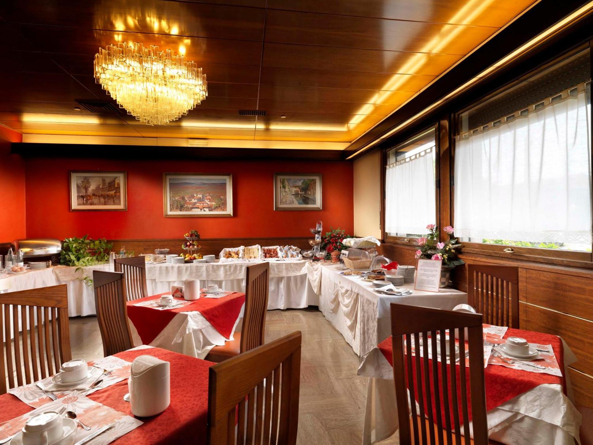 Hotel Al Pino Verde กัมโปซัมปิเอโร ภายนอก รูปภาพ