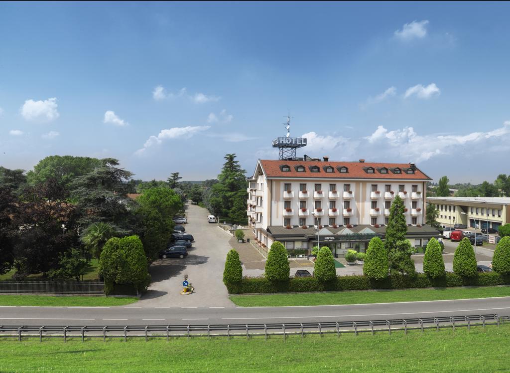 Hotel Al Pino Verde กัมโปซัมปิเอโร ภายนอก รูปภาพ