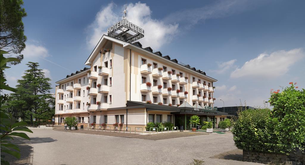 Hotel Al Pino Verde กัมโปซัมปิเอโร ภายนอก รูปภาพ
