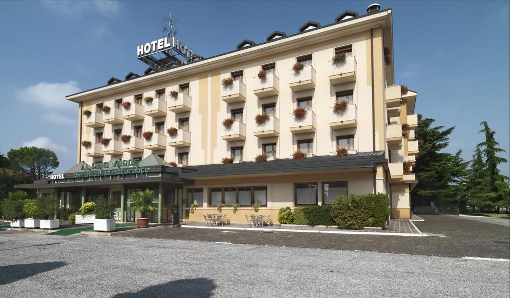 Hotel Al Pino Verde กัมโปซัมปิเอโร ภายนอก รูปภาพ