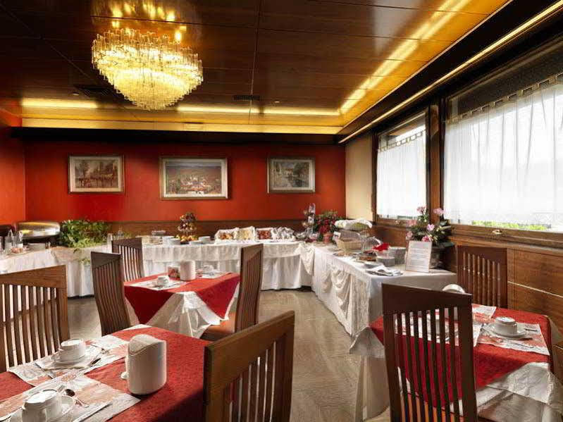 Hotel Al Pino Verde กัมโปซัมปิเอโร ภายนอก รูปภาพ