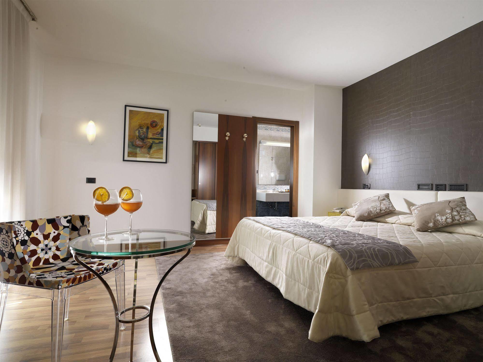 Hotel Al Pino Verde กัมโปซัมปิเอโร ภายนอก รูปภาพ