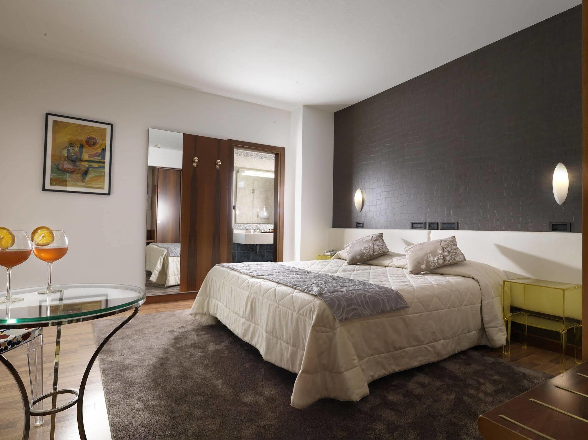 Hotel Al Pino Verde กัมโปซัมปิเอโร ภายนอก รูปภาพ