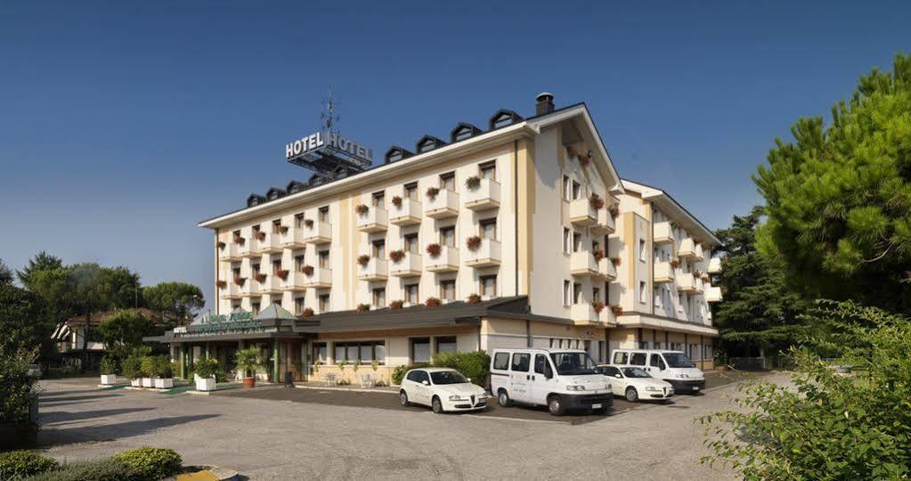 Hotel Al Pino Verde กัมโปซัมปิเอโร ภายนอก รูปภาพ